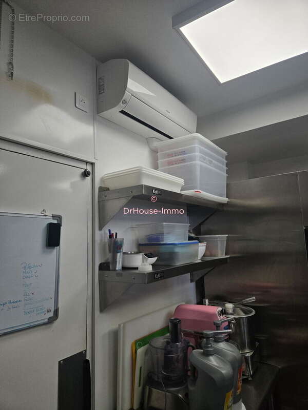 Commerce à MEXIMIEUX