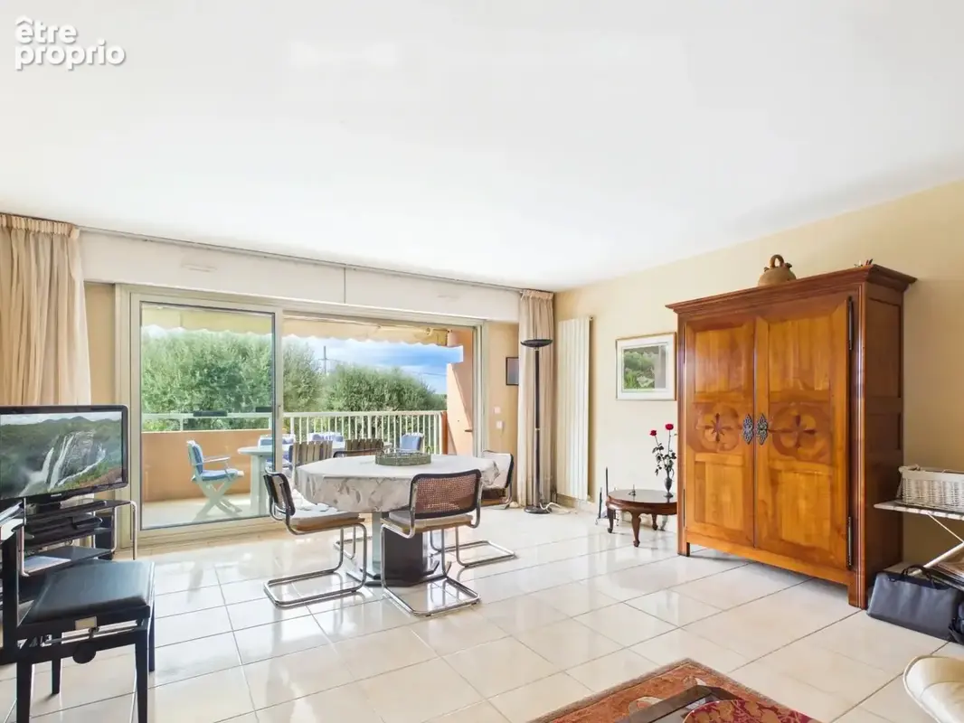 Antibes – Parc de la Badine : 3 pièces de 78,43 m² (Carrez), terrasse et balcon, dans un parc arboré de 1,4 ha avec piscine et t - photo 3