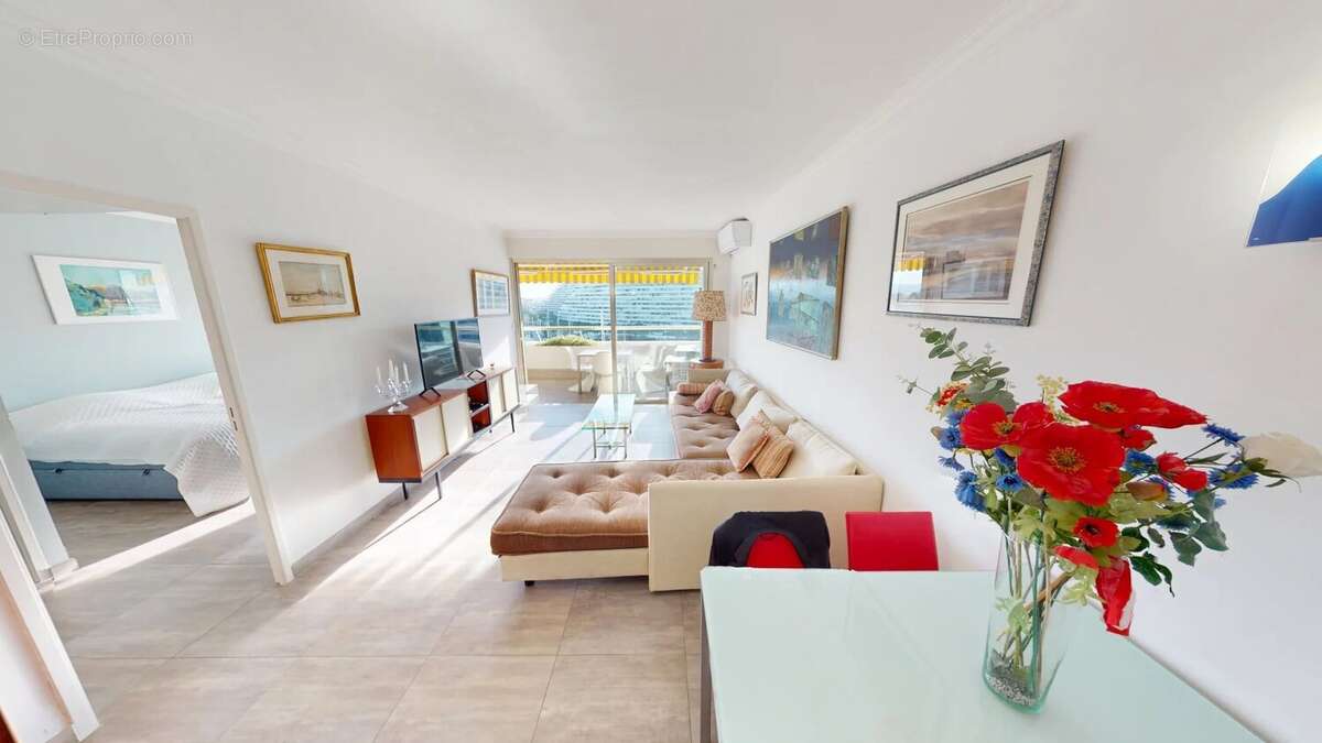 Appartement à VILLENEUVE-LOUBET