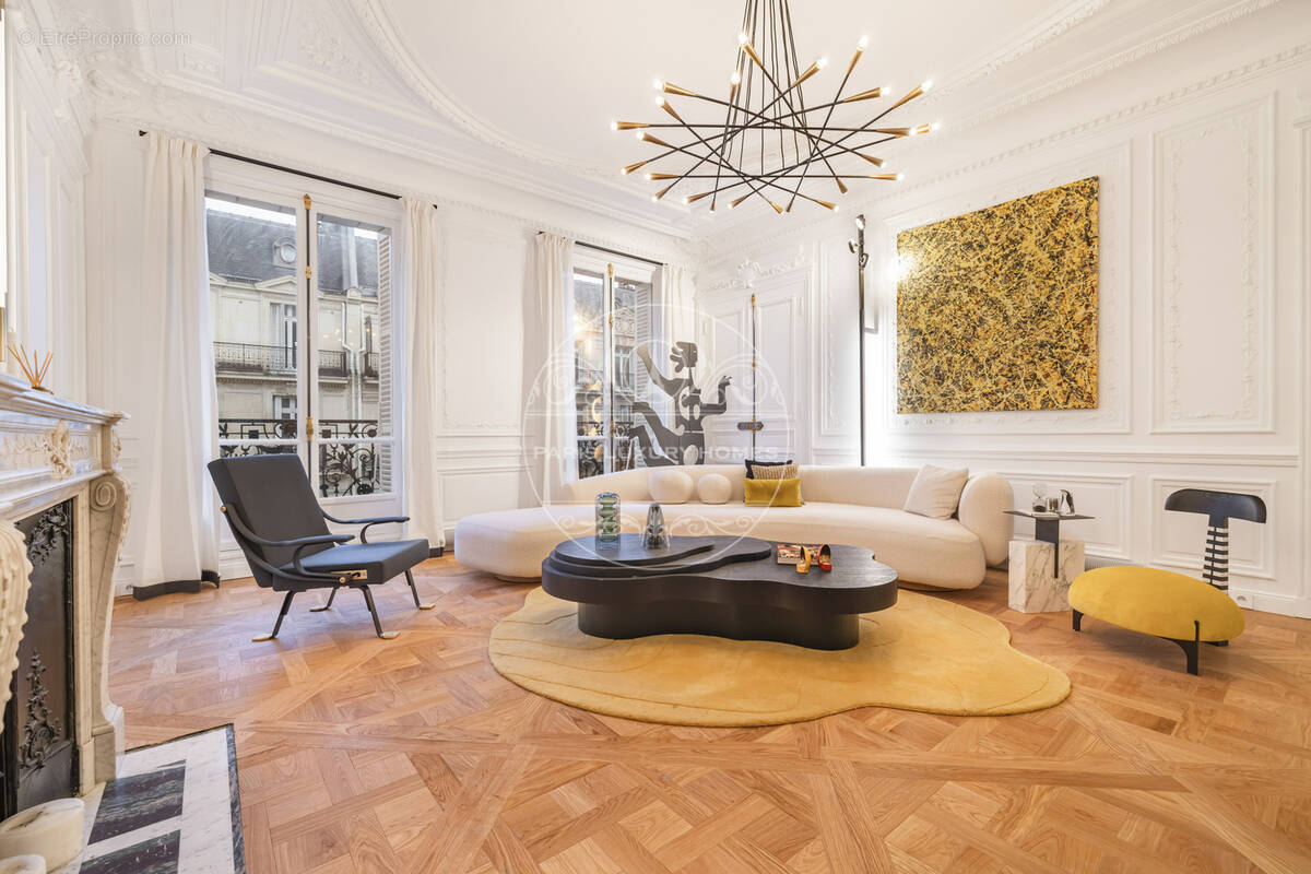 Appartement à PARIS-8E