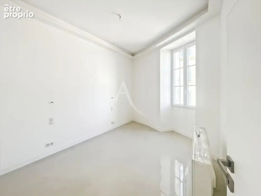 3 pièces de 100 m2 - cannes centre - adresse d'exception - photo 2
