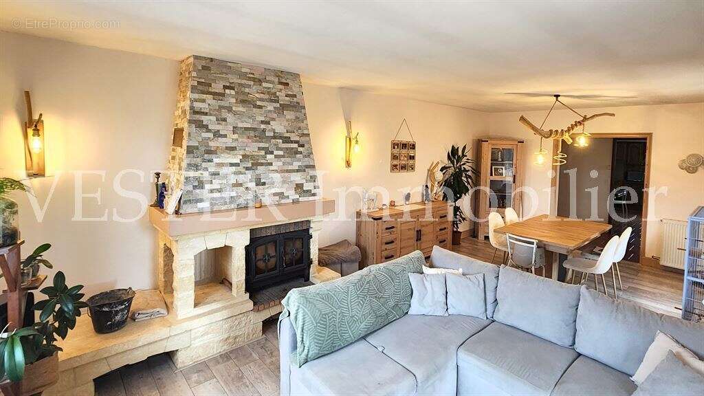 Maison à SAINT-FRONT-DE-PRADOUX