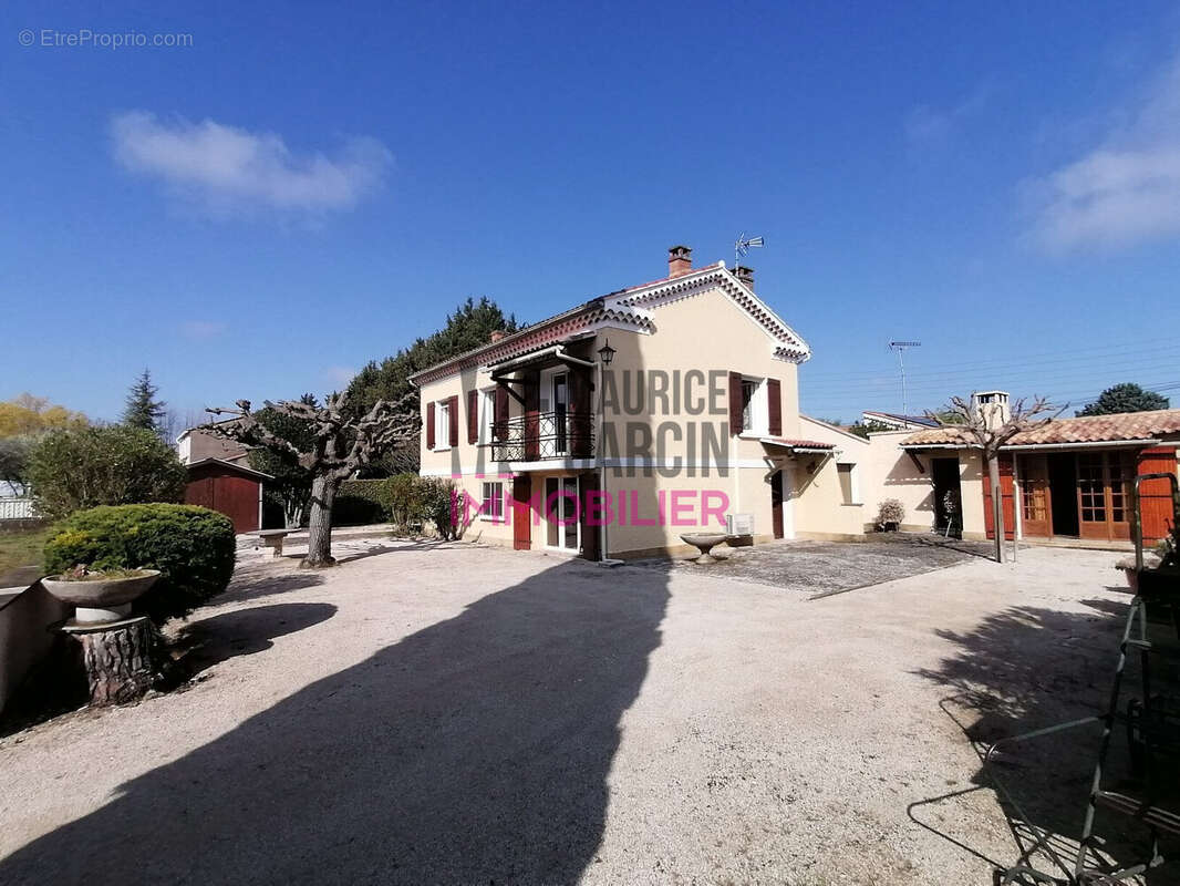 Maison à L'ISLE-SUR-LA-SORGUE