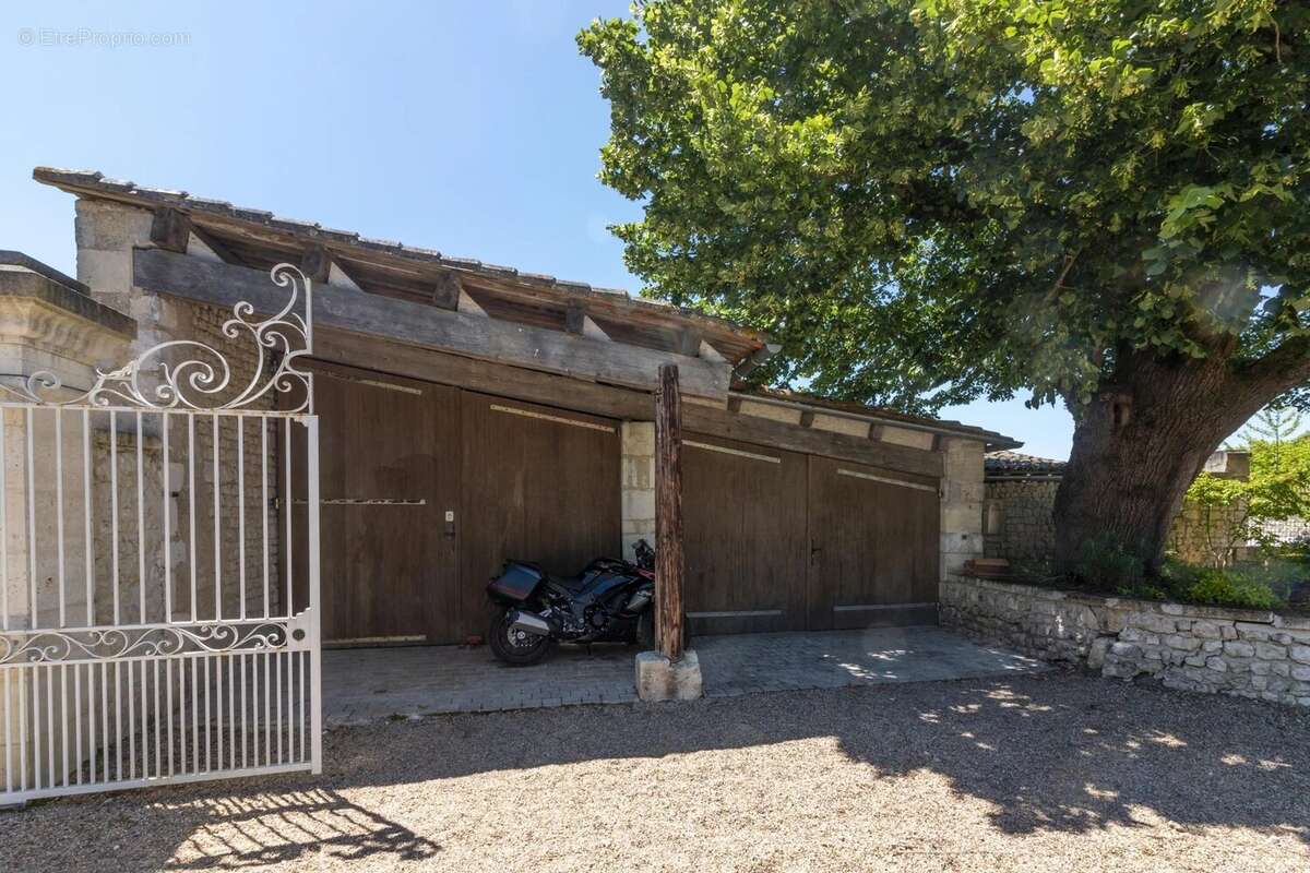 Maison à CHATEAUNEUF-SUR-CHARENTE