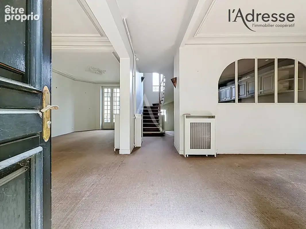 PUTEAUX/ Centre-Ville - Maison 8 pièces 168m² - 126m² d'Extérieurs - photo 4