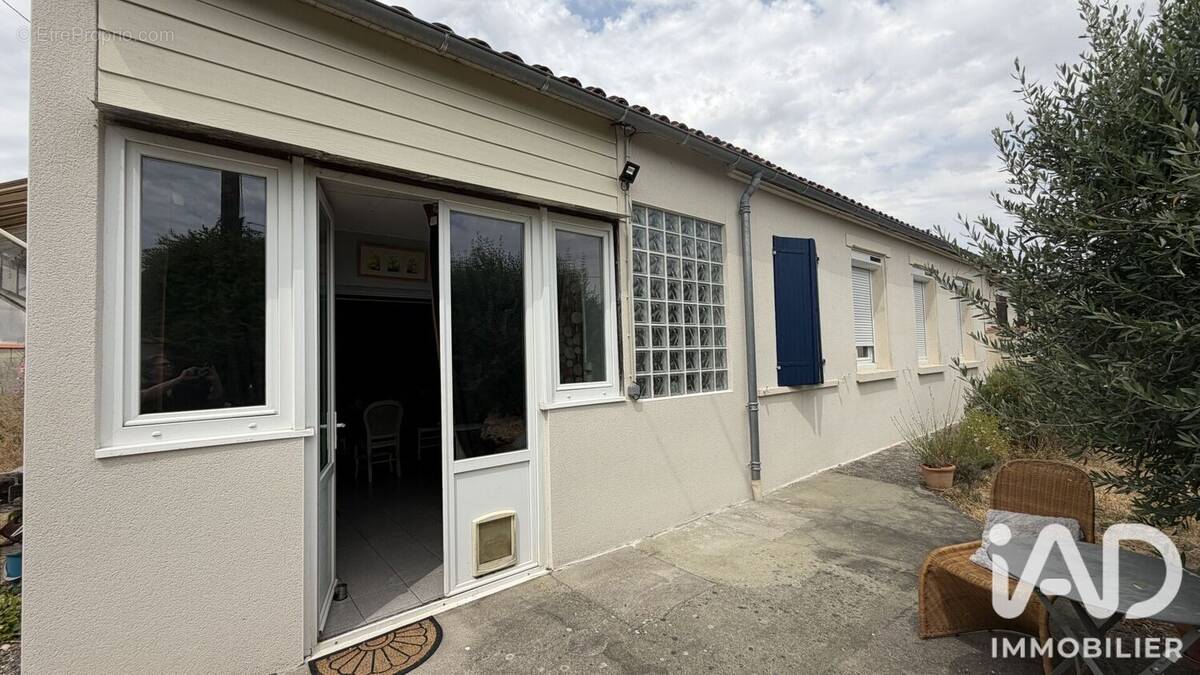 Photo 1 - Maison à SURGERES