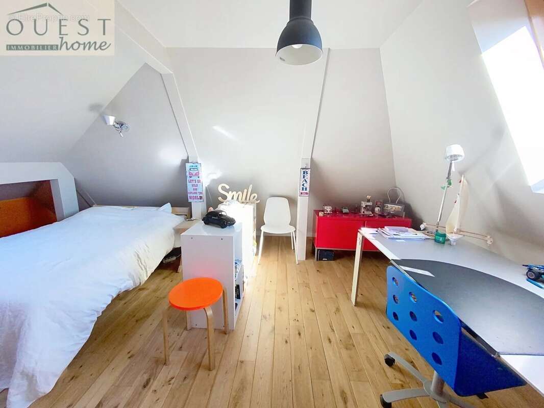 Maison familiale de 6 chambres avec jardin paysagé et piscin - photo 12