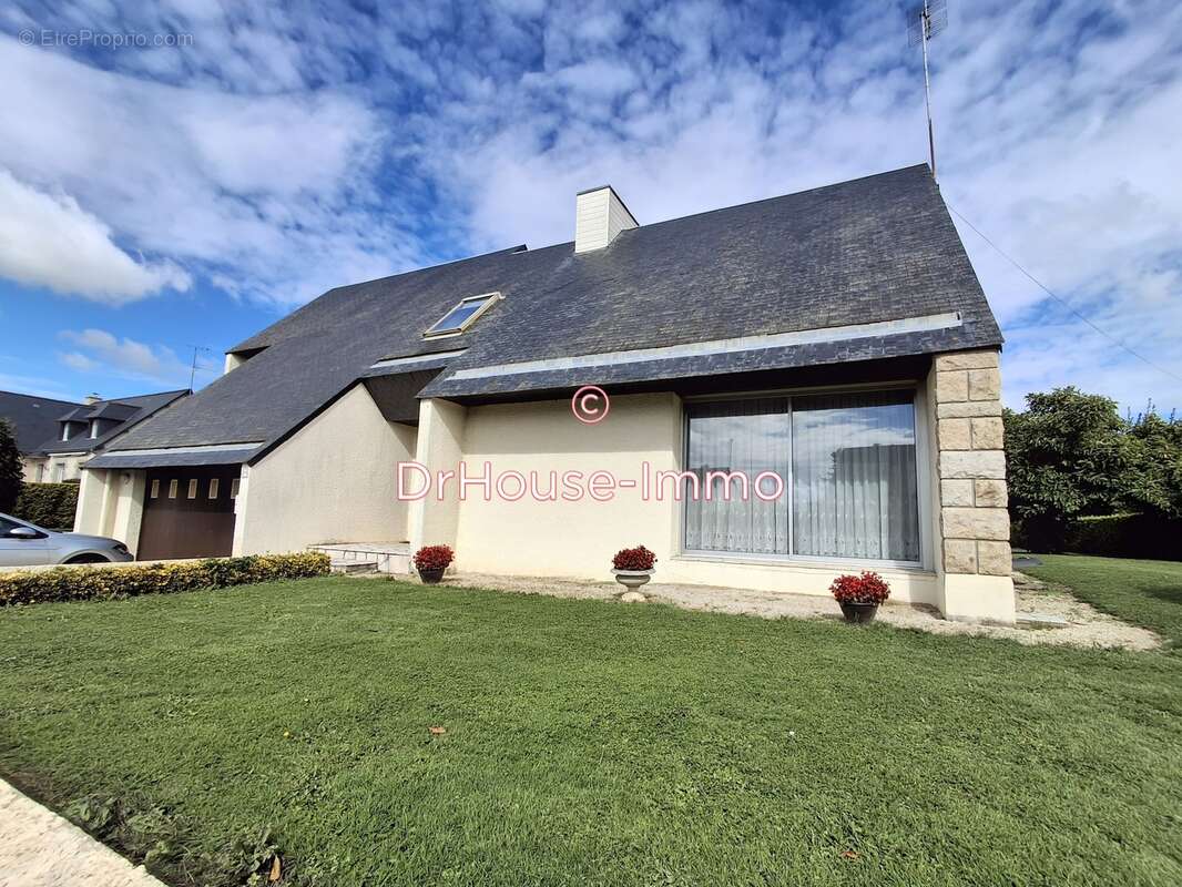 Maison à SAINT-HILAIRE-DU-HARCOUET