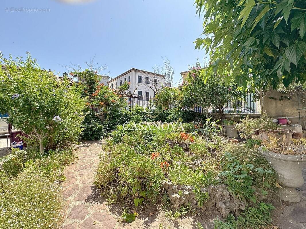 Maison à JONQUIERES