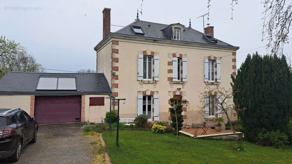 Maison à PARTHENAY
