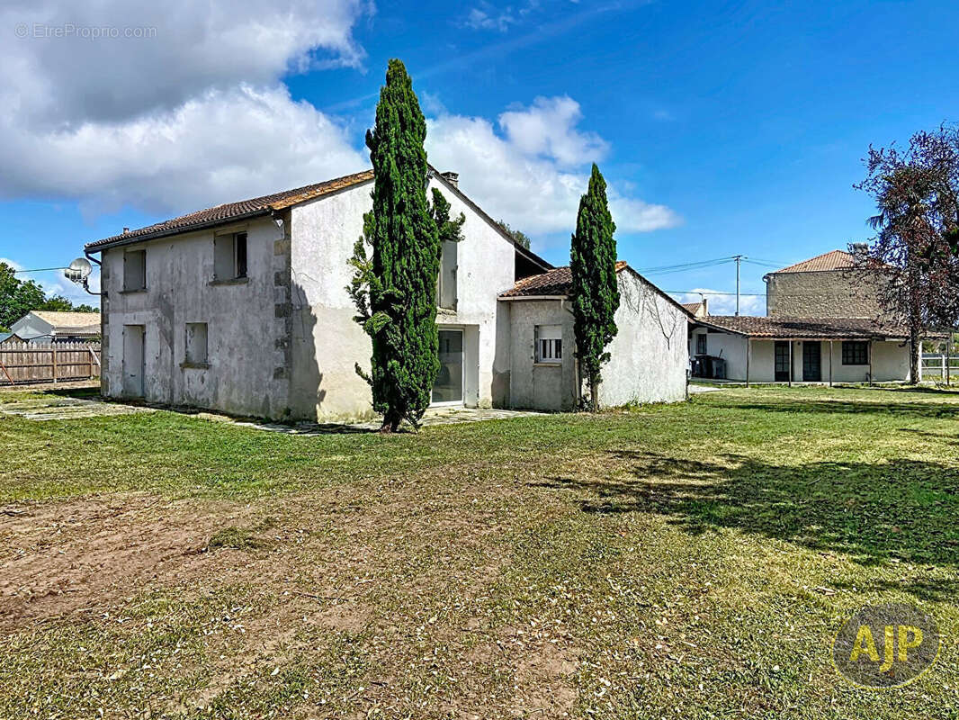 Maison à SAINT-CHRISTOLY-MEDOC