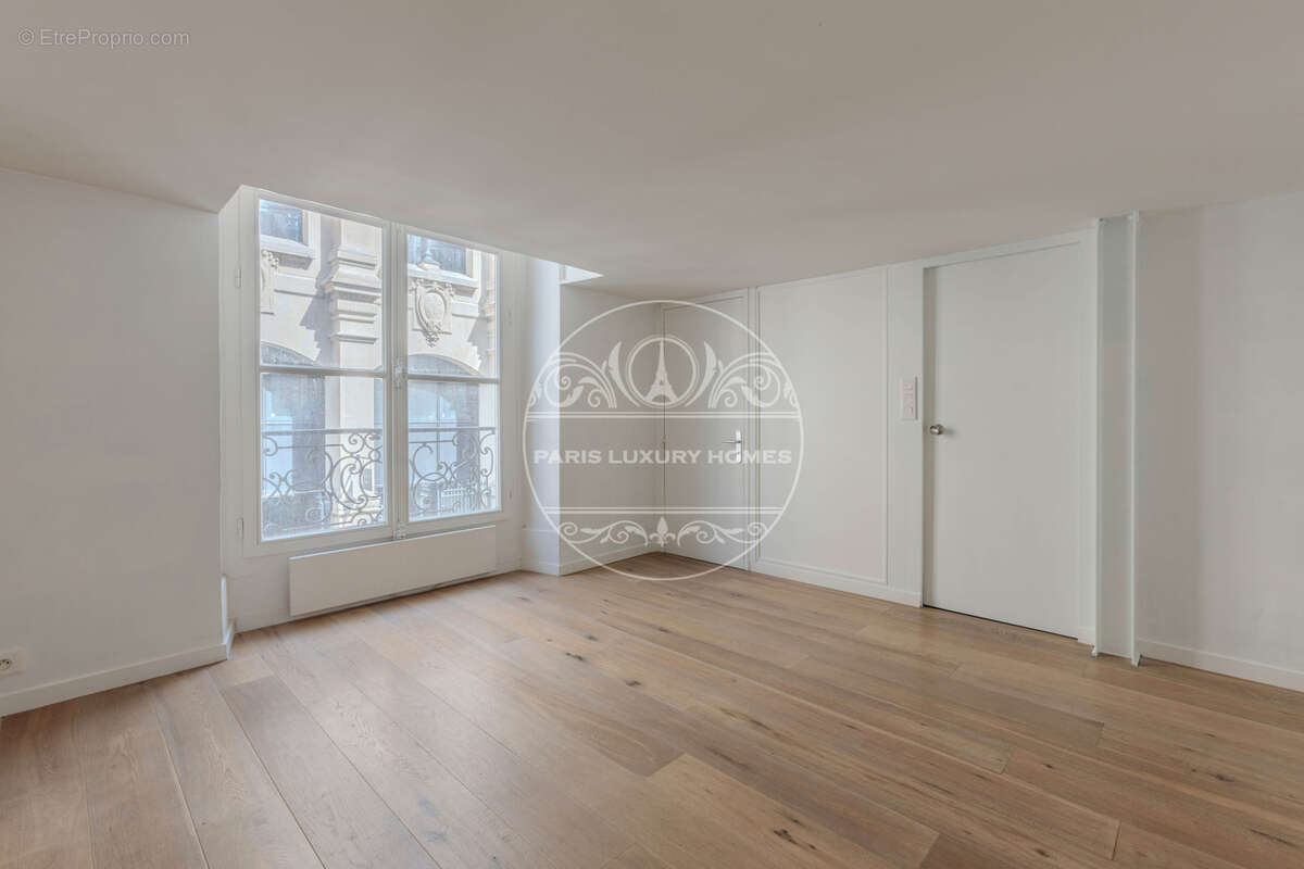 Appartement à PARIS-1E