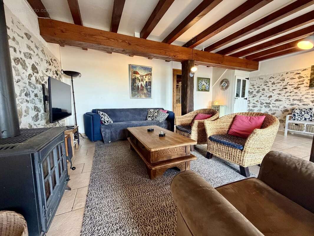 Grand ensemble, entièrement isolé avec 1,4 hectare à vendre près de Remilly - photo 6