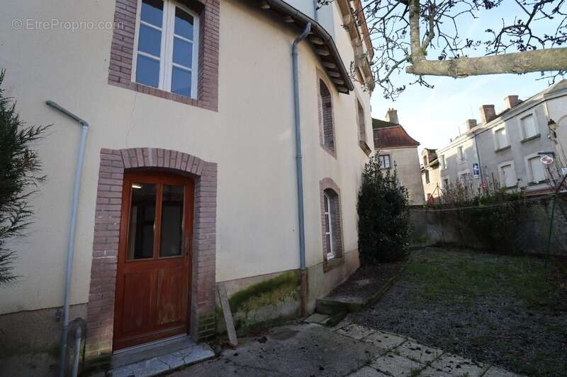 Maison à MAGNAC-LAVAL