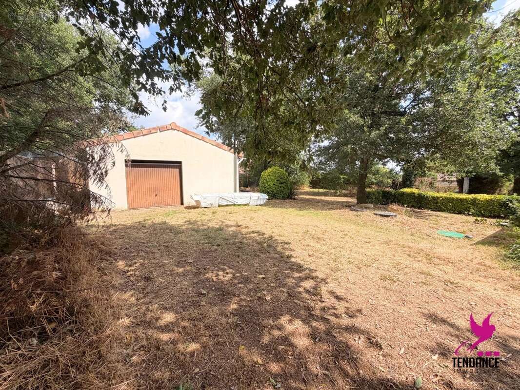 Bâtiment/Maison à terminer sur joli terrain de 969 m². - photo 2