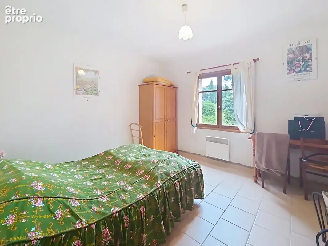 Vence -  villa familiale au fort potentiel   7 chambres, terrain plat de 1 000 m2, exposition plein sud - photo 7