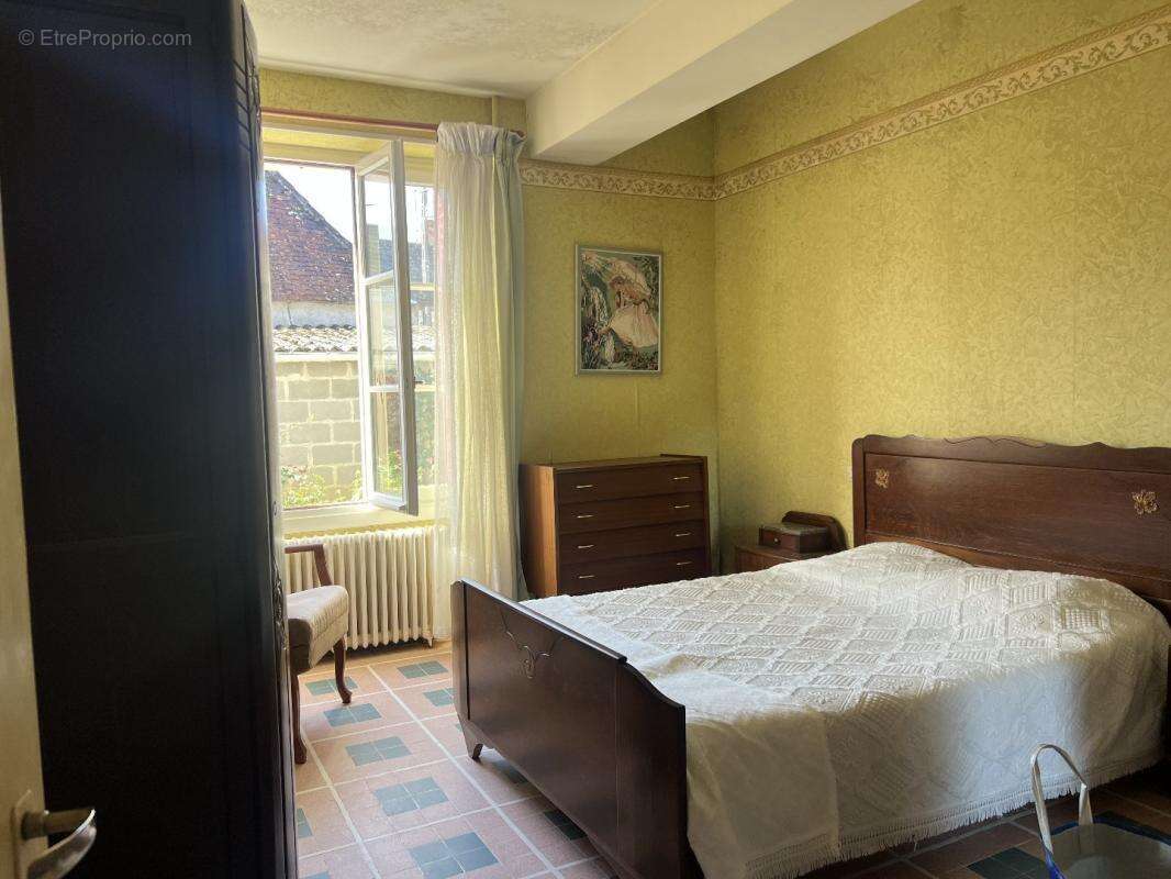 Maison à AZAY-LE-FERRON