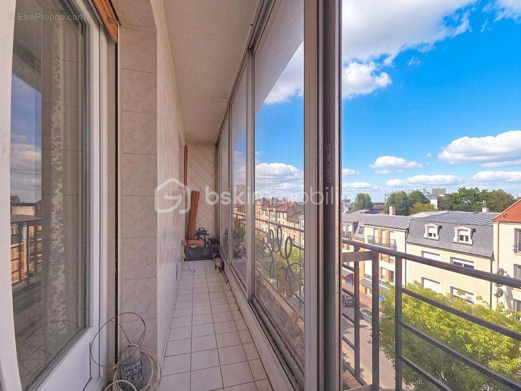 Appartement à LES PAVILLONS-SOUS-BOIS