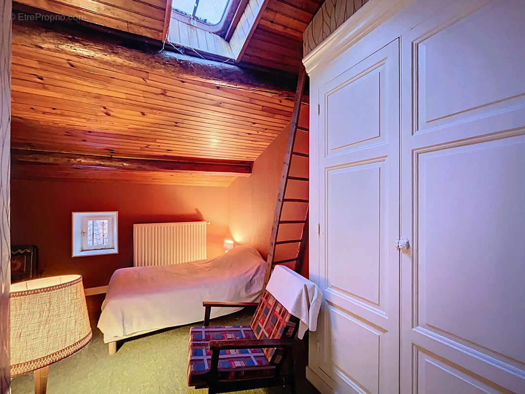 Maison à MONTAIGUT-LE-BLANC