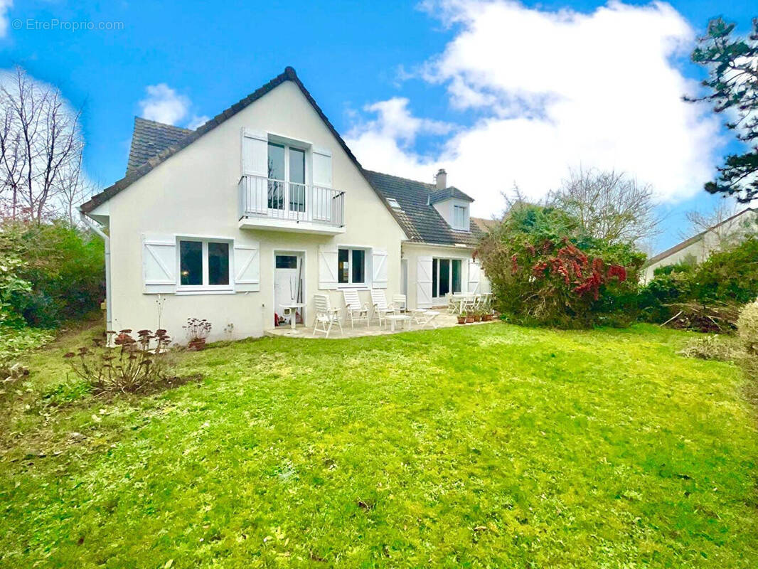 Maison à LE MESNIL-LE-ROI