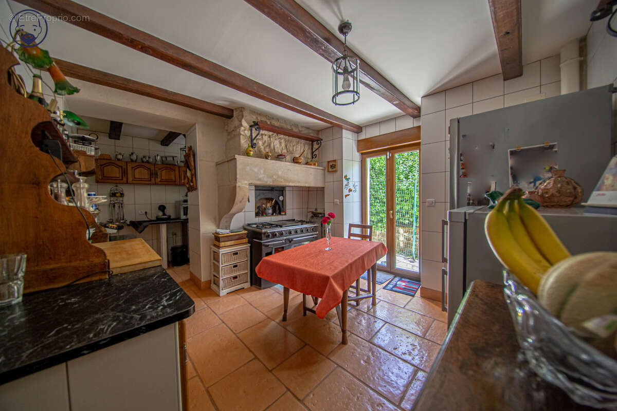 Maison avec jardin paysagé et terrasse - photo 8