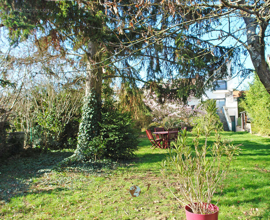 Maison à VERRIERES-LE-BUISSON
