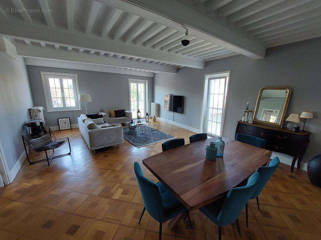 Appartement à PIERRE-BENITE