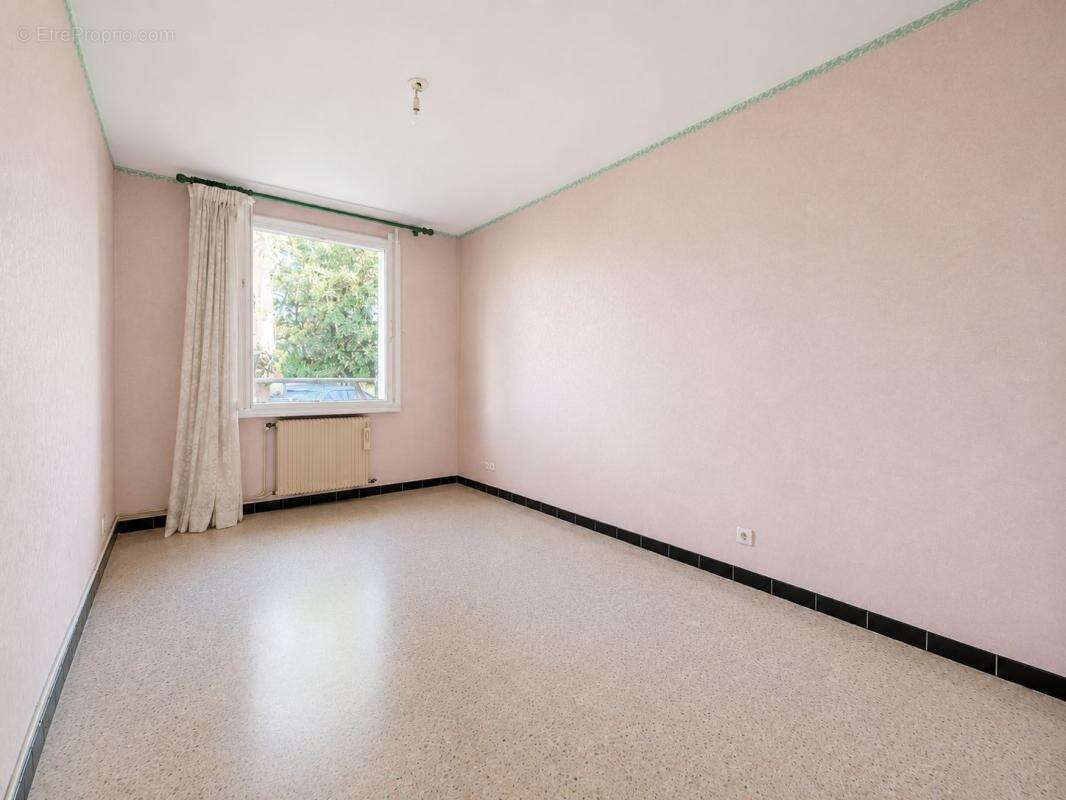 Le cannet mairie / quartier dolce farniente - 3 pieces avec balcon + garage ferme + loggia - photo 7
