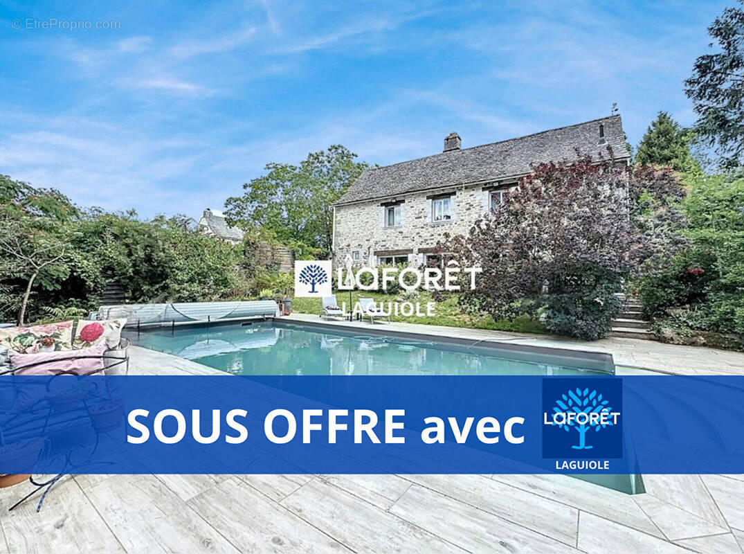 Maison à SAINTE-GENEVIEVE-SUR-ARGENCE