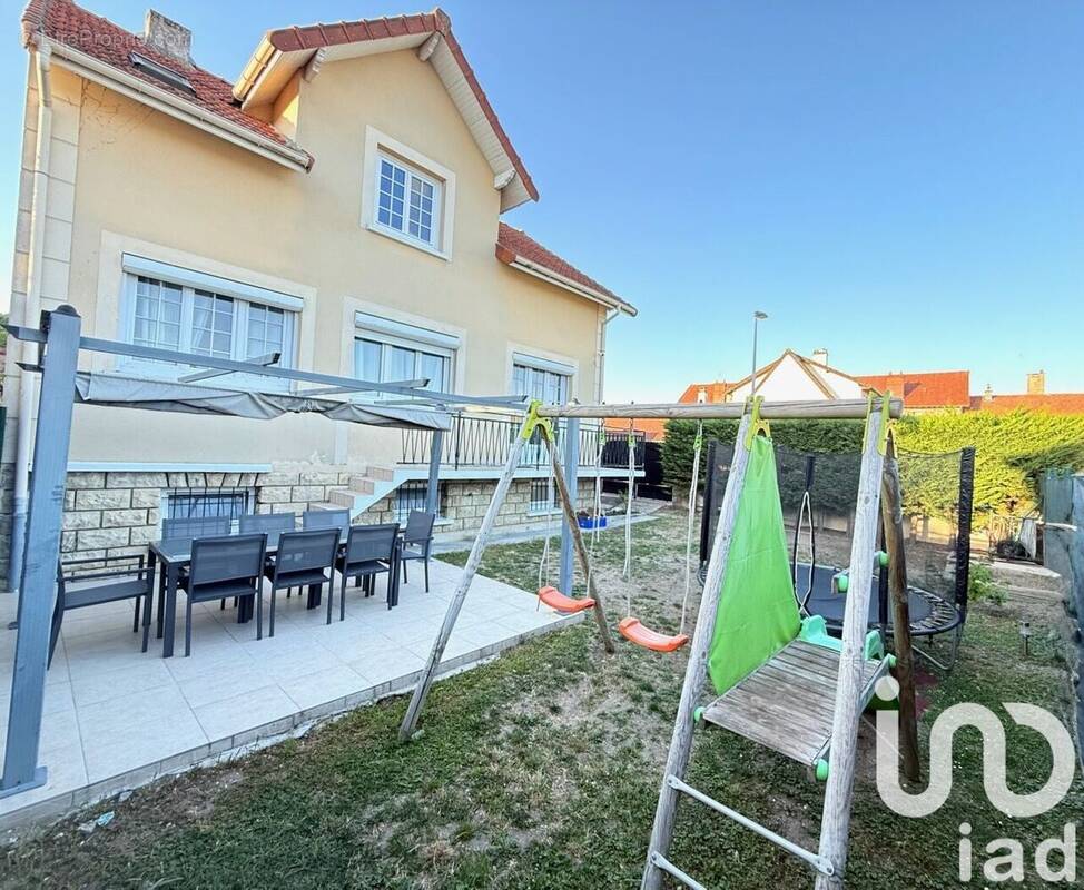 Photo 1 - Maison à CHANTELOUP-LES-VIGNES