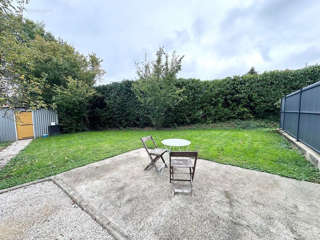 Appartement à SAINT-ETIENNE-DU-BOIS