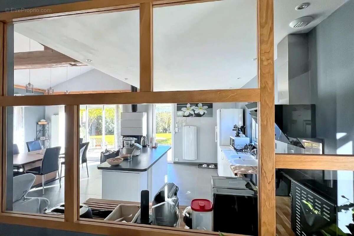 Photo 9 - Maison à LA TOUR-DE-SALVAGNY