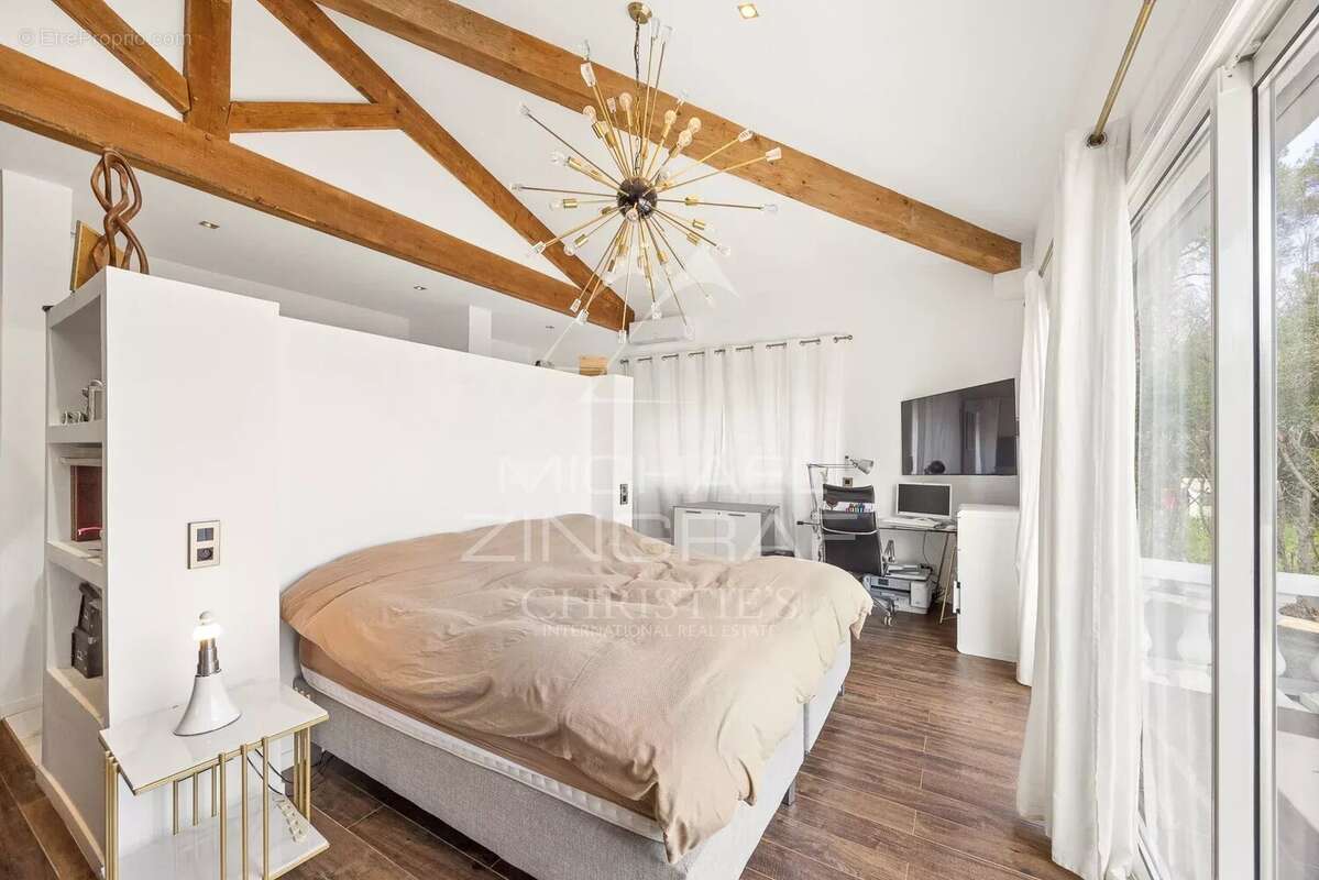 Maison à ROQUEFORT-LES-PINS