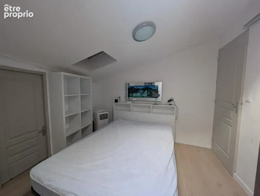 PÉZENAS — Appartement dernier étage, proche Cours Jean Jaurès - photo 4