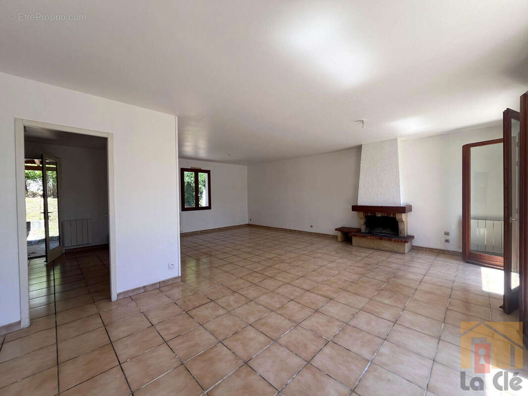 Maison 106 m² à Colayrac-Saint-Cirq  - photo 4