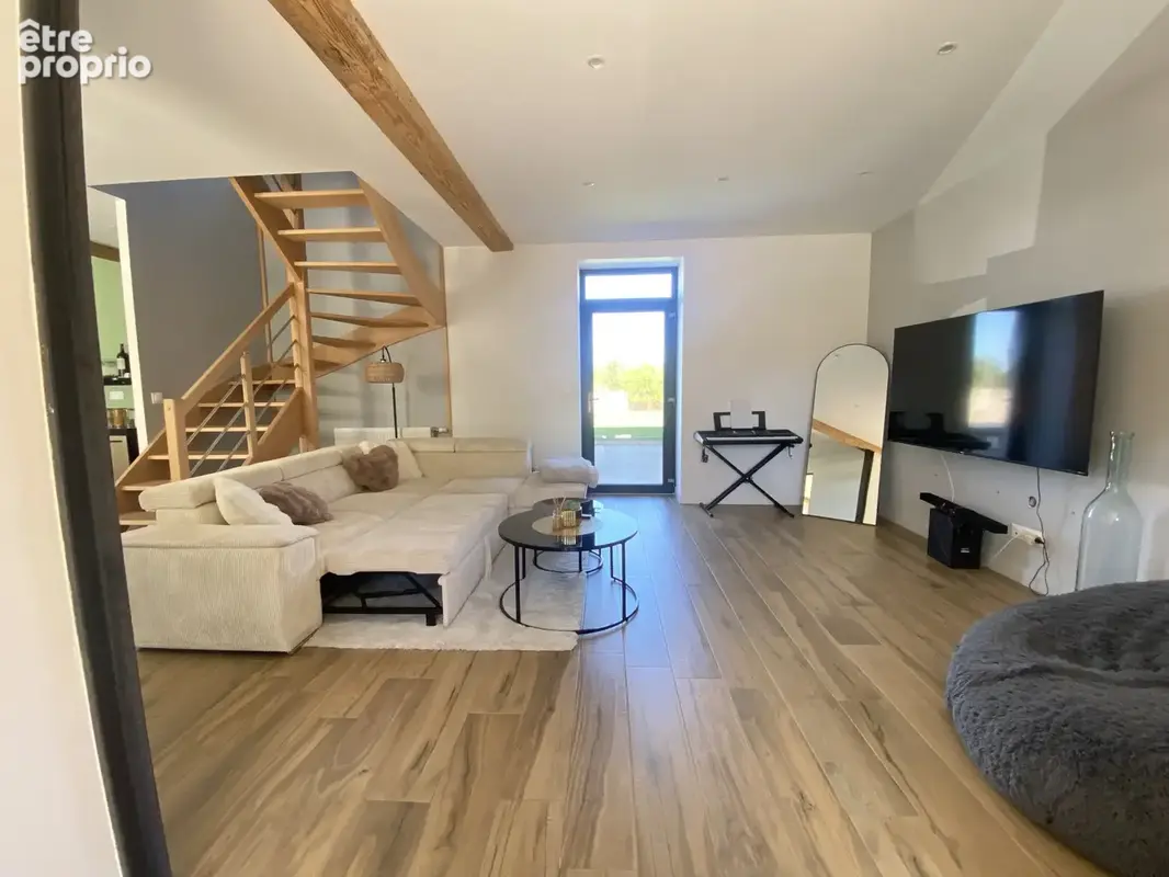 Maison familiale avec piscine à Saint-André-le-Puy — 226 m2 sur 930 m2 clos et arboré - photo 8