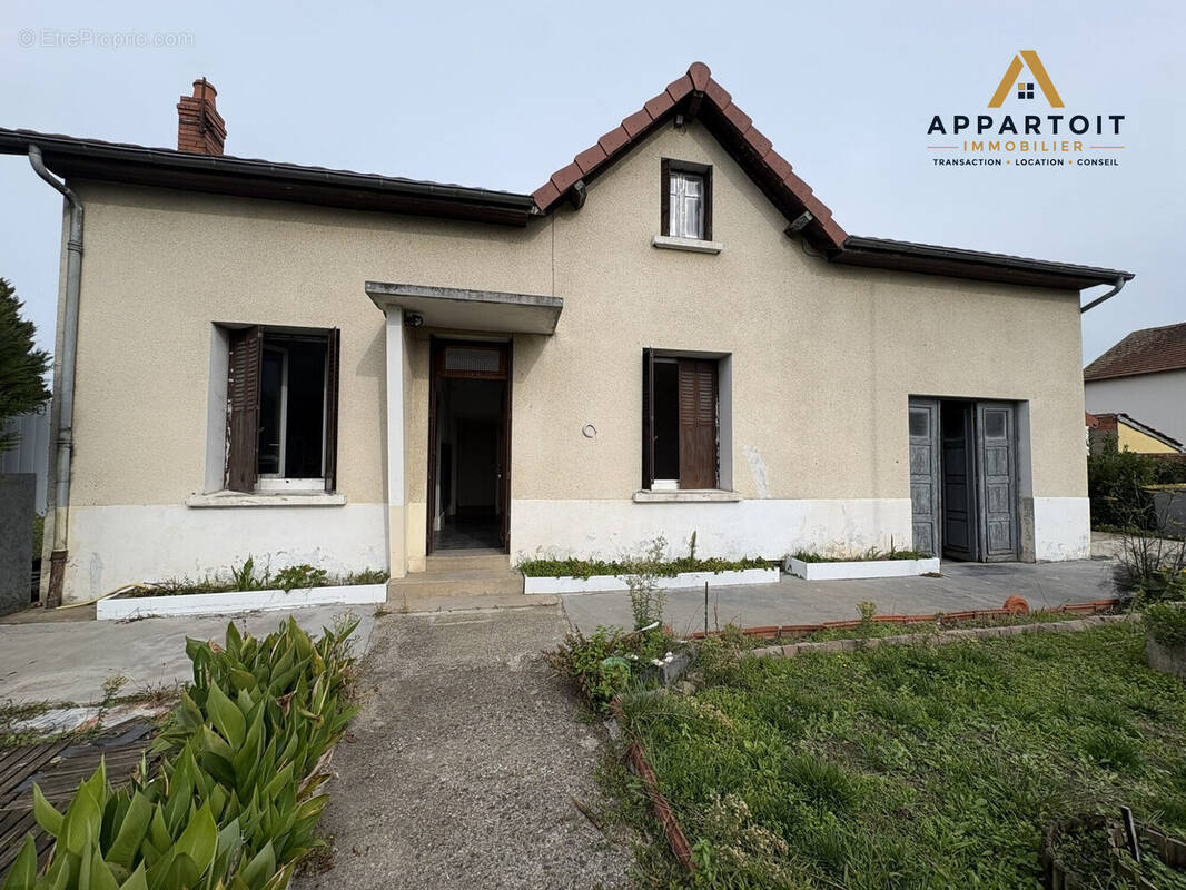 Maison à SAINT-YORRE