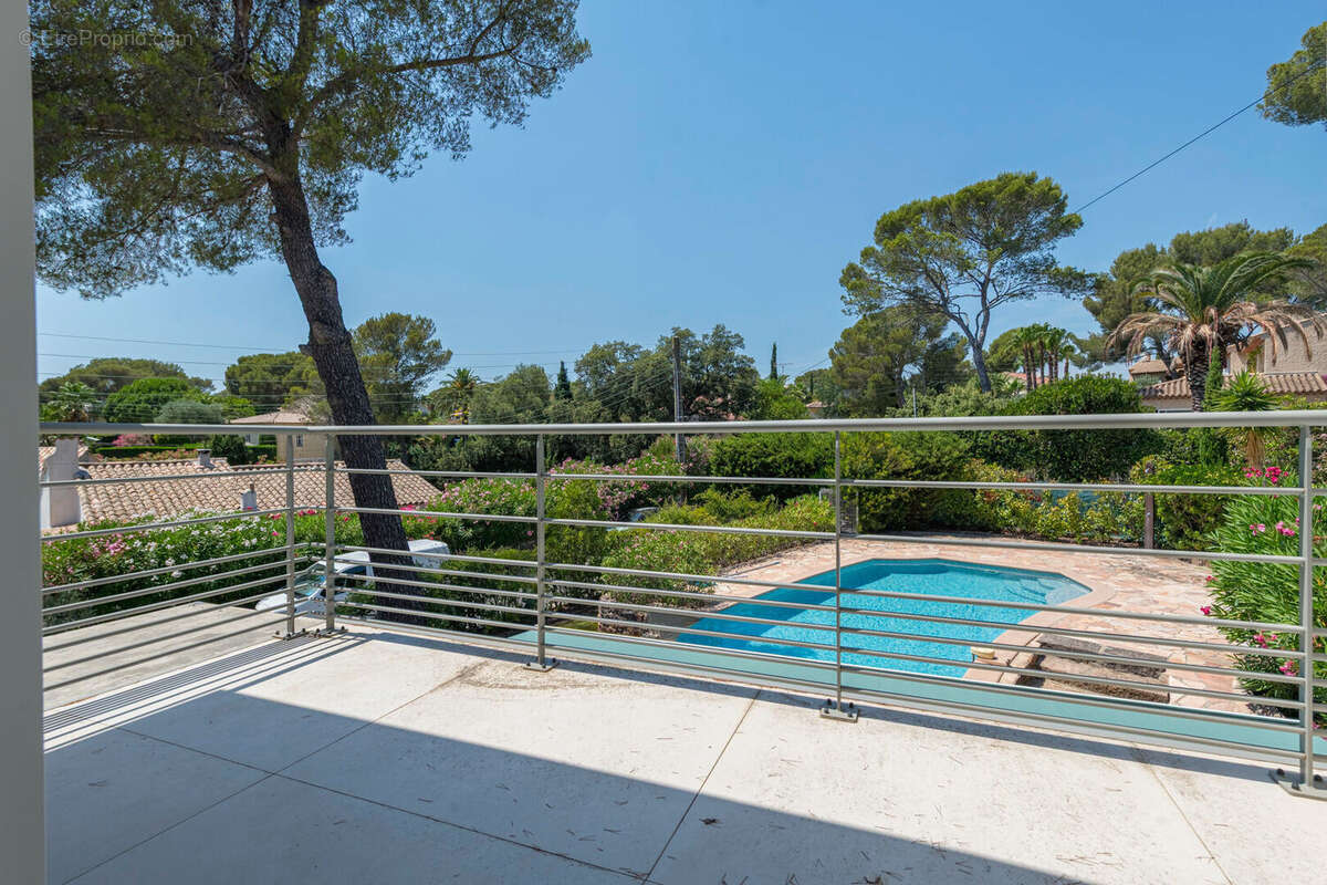 Villa Saint Raphael 7 pièce(s) 260 m2 - photo 11