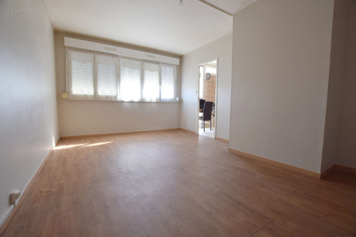 Appartement à GRAND-CHARMONT