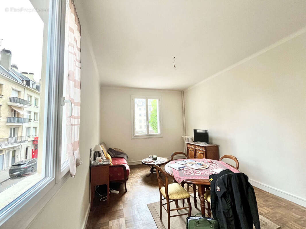 A VENDRE appartement loué à Caen 2 pièce(s) 55.18 m2 - Lumineux - quartier prisé - grand salon séjour - photo 6