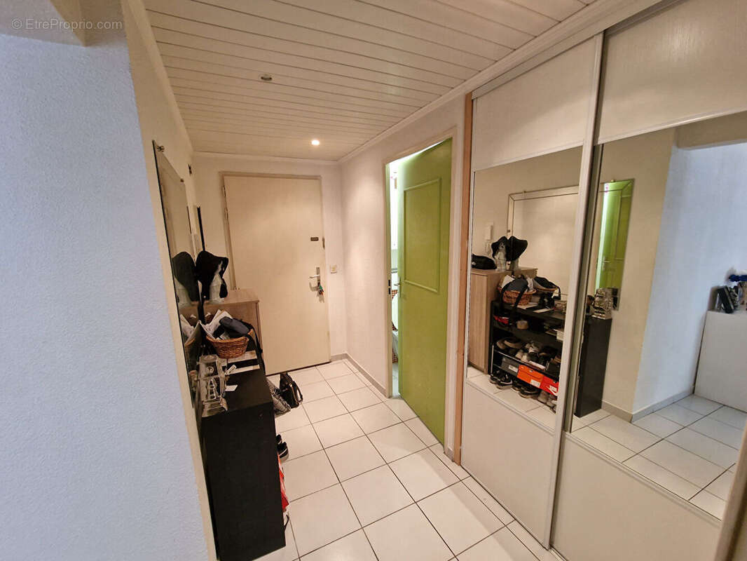 Appartement à SAINT-LAURENT-DU-VAR