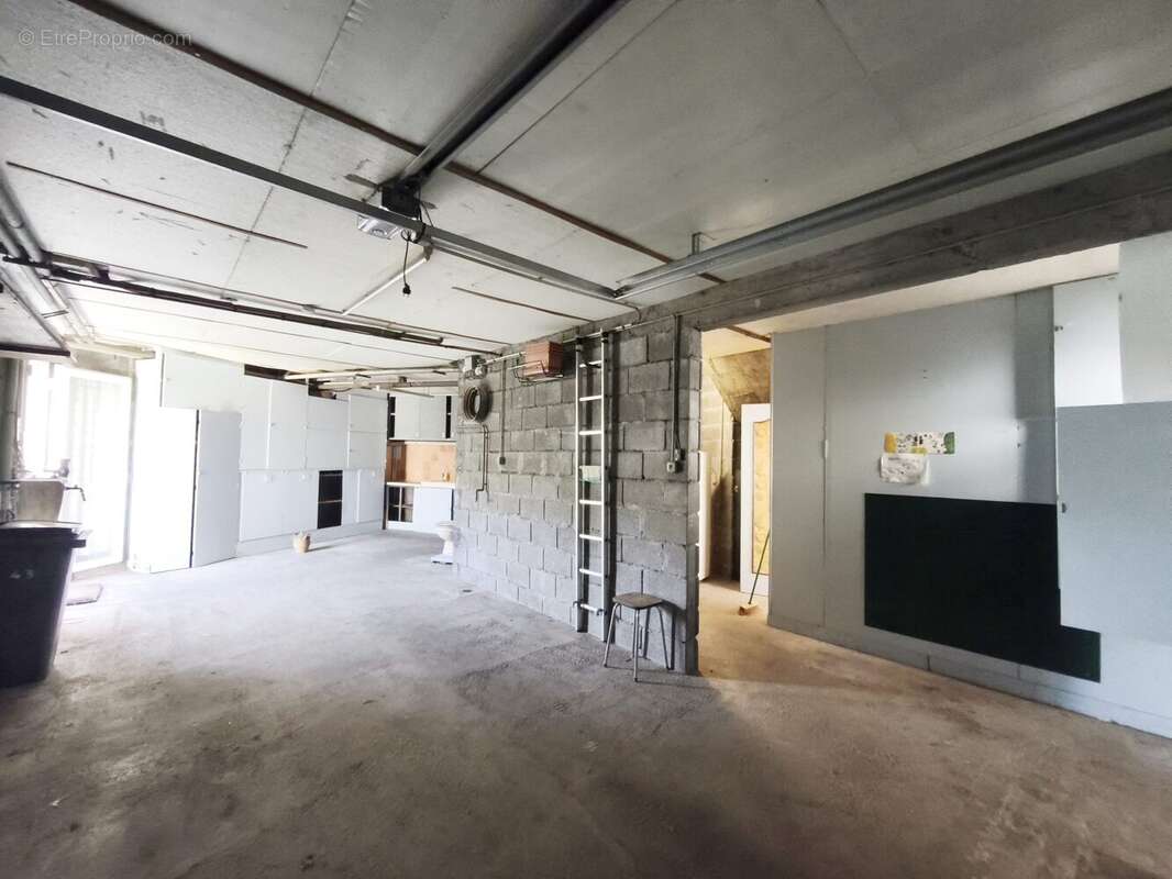 Maison à SAINT-JEAN-DE-LA-RUELLE