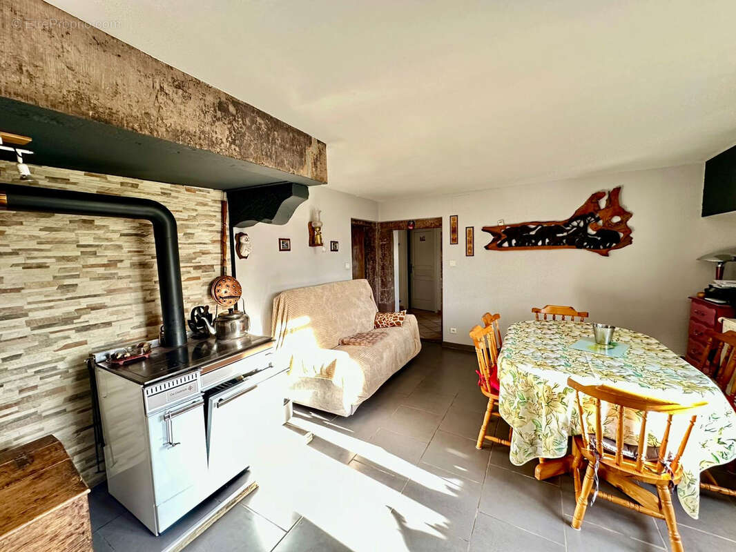 Maison à LA NEUVELLE-LES-LURE