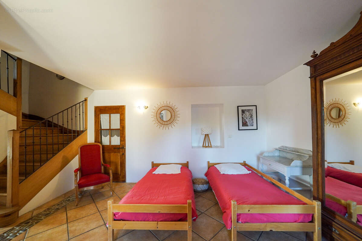 Maison à CASTANET-LE-HAUT