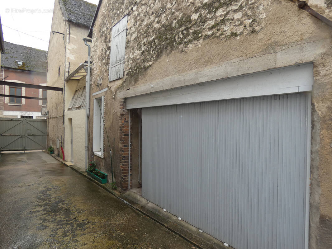 Maison à BRIENON-SUR-ARMANCON