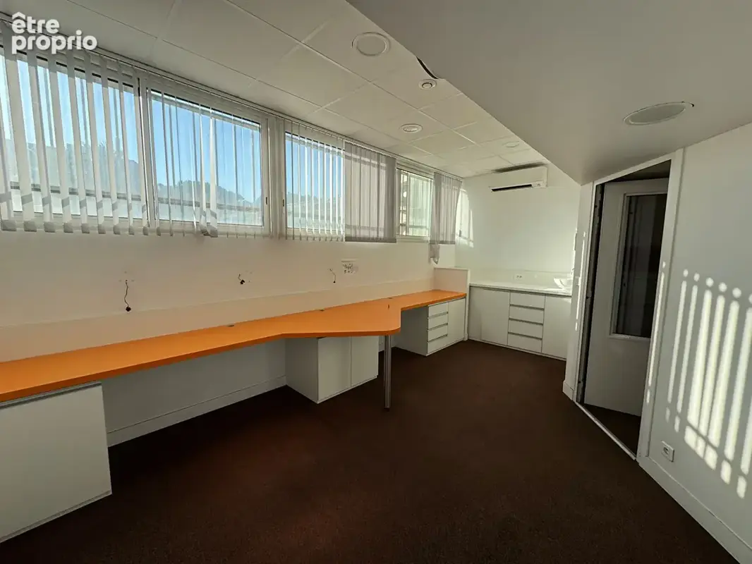 Local commercial - Beziers - 80 m² - photo 4