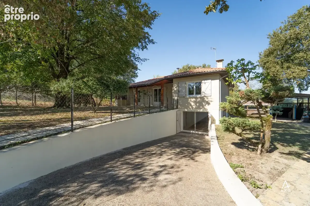 Maison familiale pleine de charme avec sous-sol aménagé - Castandet - photo 3