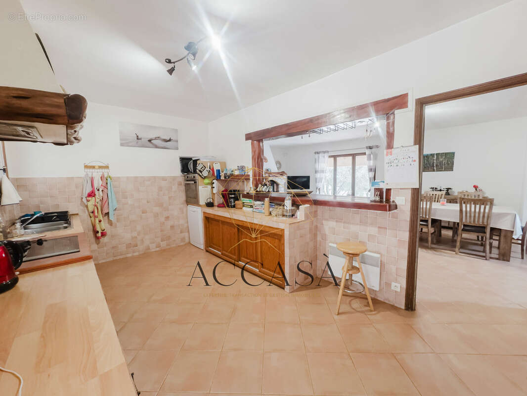 Propriété avec dépendance sur grand terrain constructible à 5 min de la plage de Bonifacio - photo 12