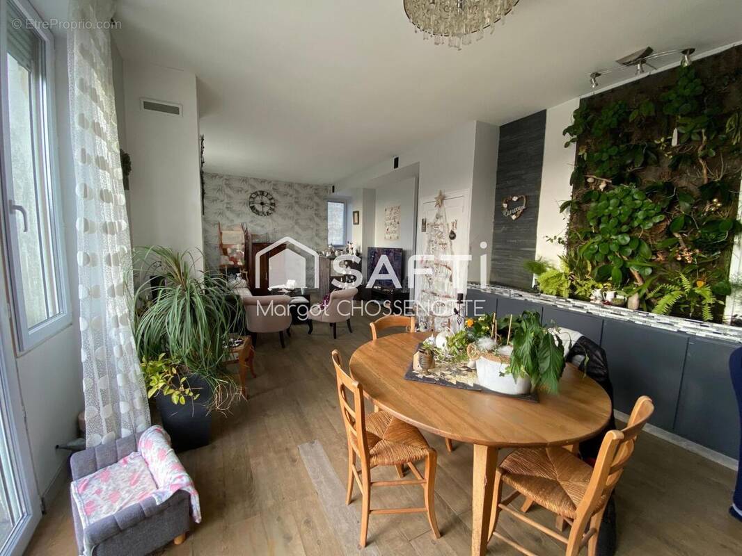 Photo 1 - Maison à SAINT-JEAN-D'ANGELY