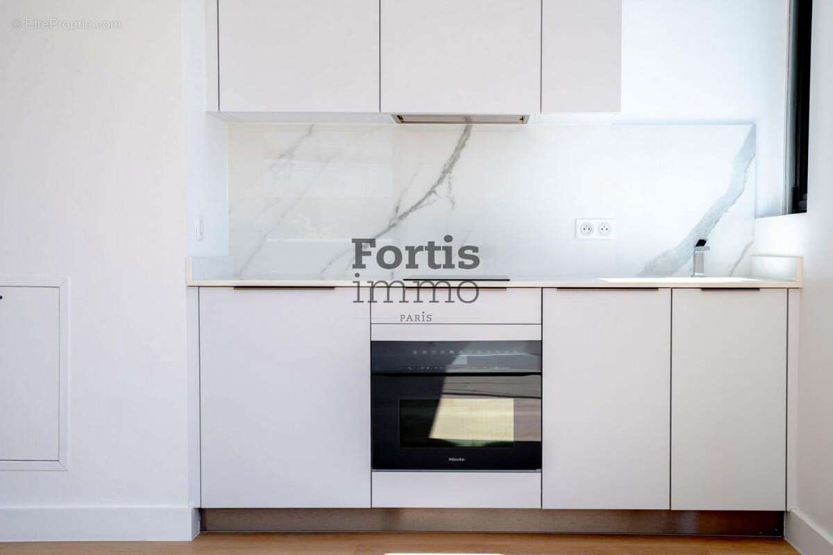 Appartement à PARIS-8E